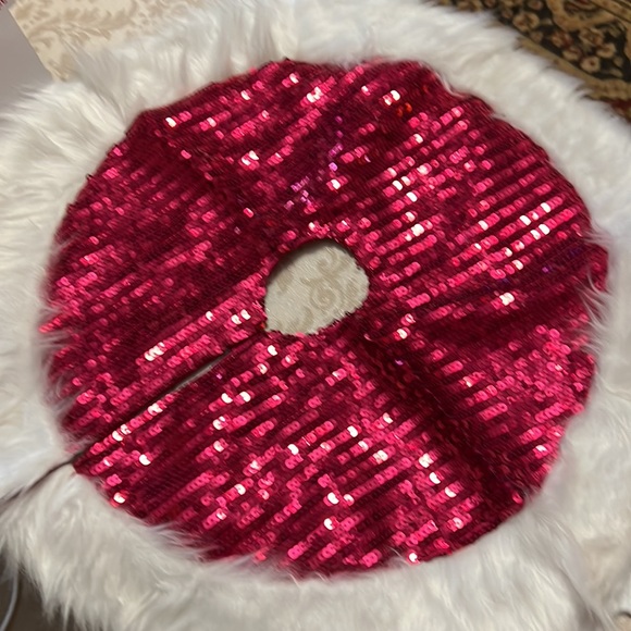 New Table Top Tree Skirt - Picture 4 of 8